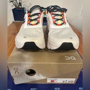 ON Cloudmonster Mens size 7 Undyed-White/Flame
